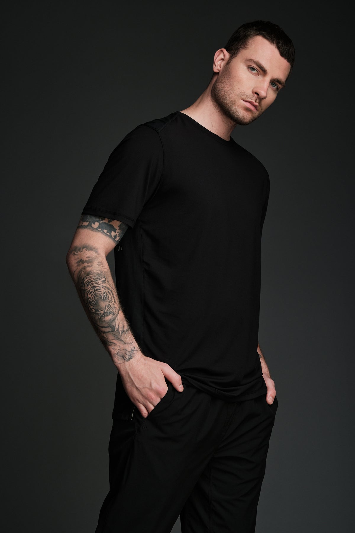 TOP OF THE WORLD TRAINING TEE (Training fit)