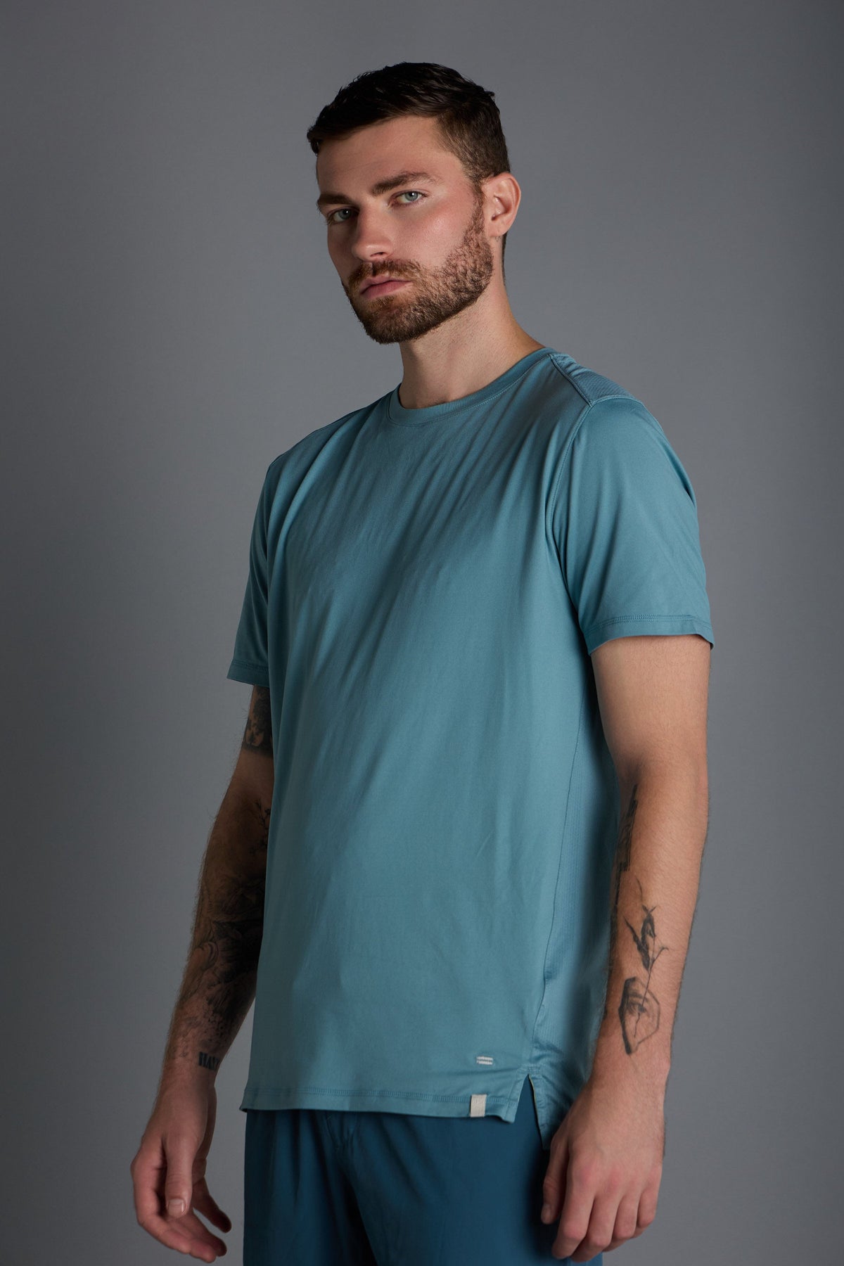 TOP OF THE WORLD TRAINING TEE (Training fit)