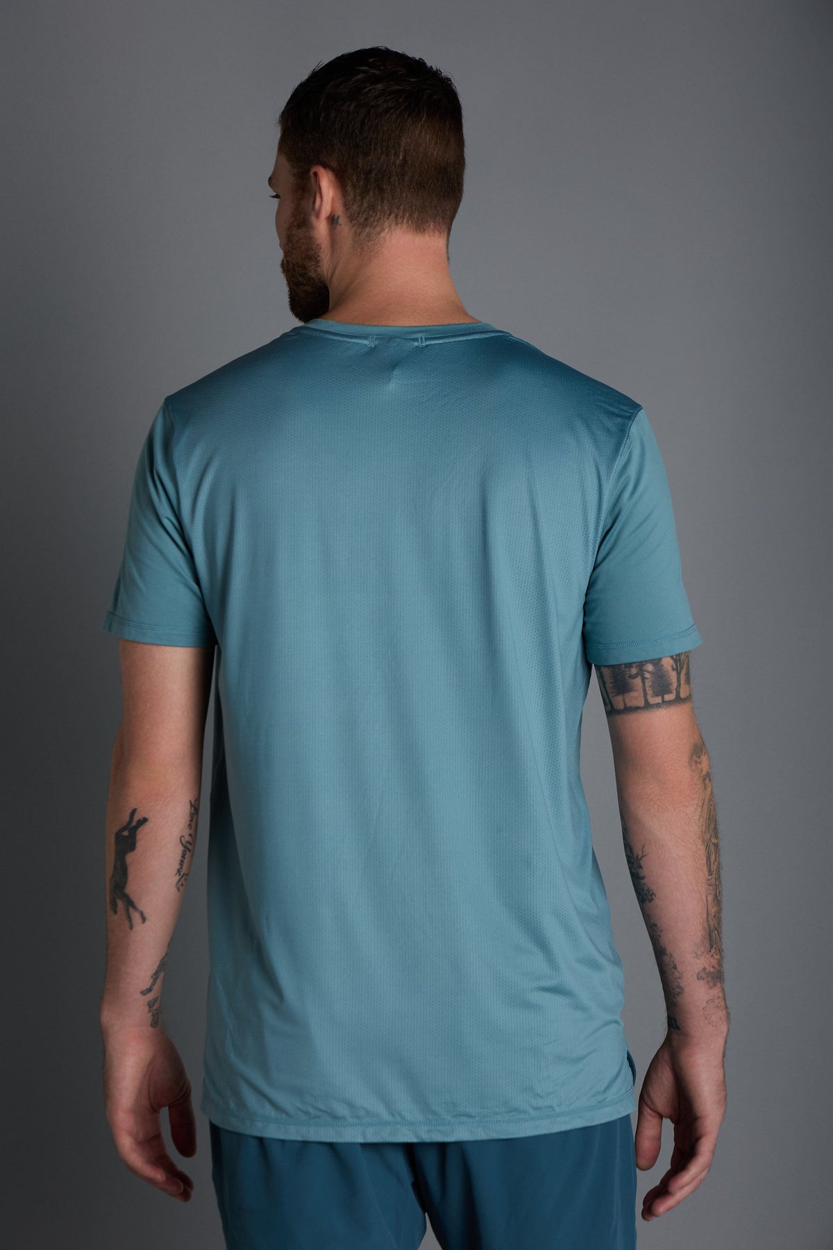 TOP OF THE WORLD TRAINING TEE (Training fit)