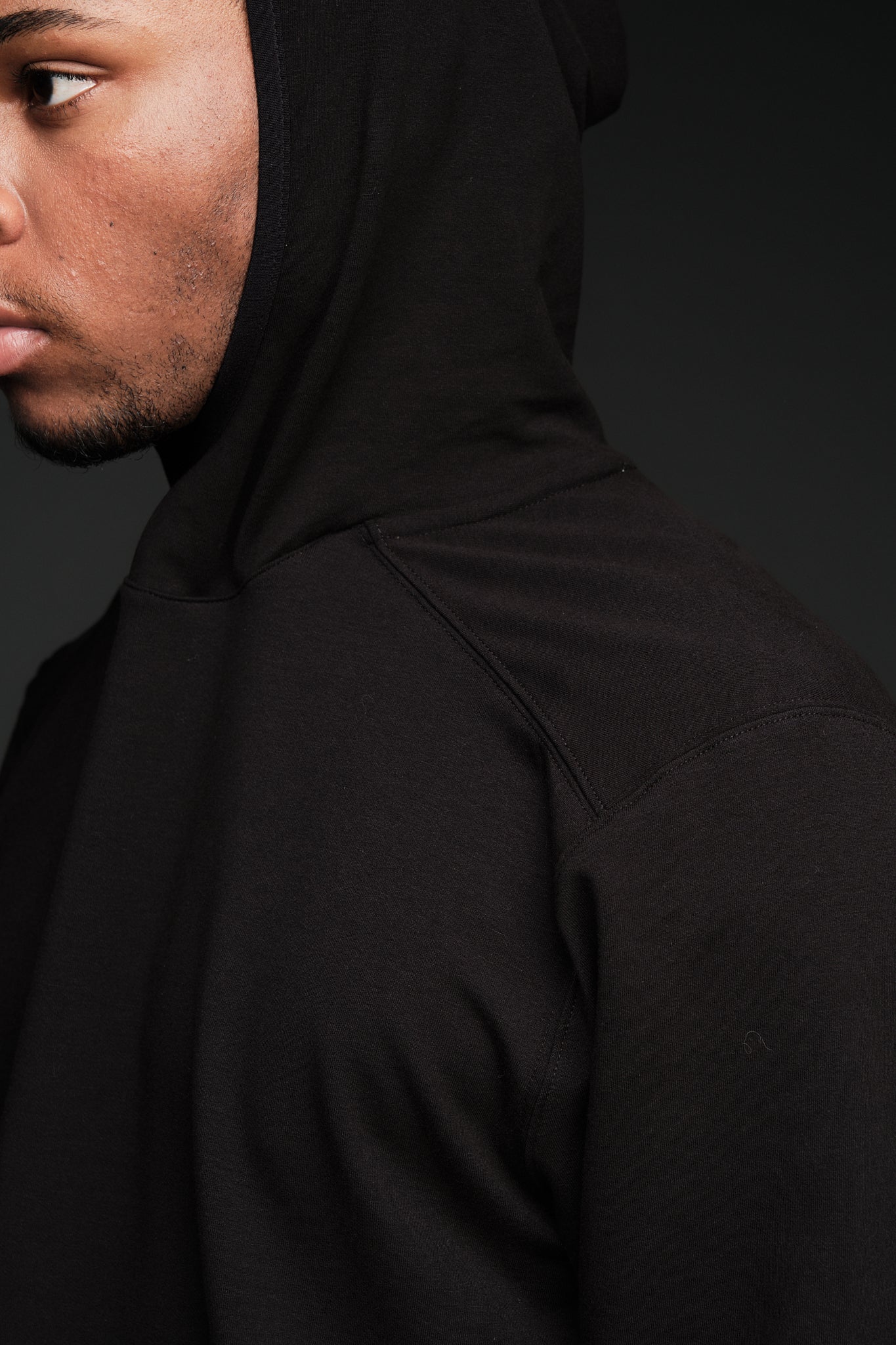 HEISLER LIGHTWEIGHT HOODIE TEE