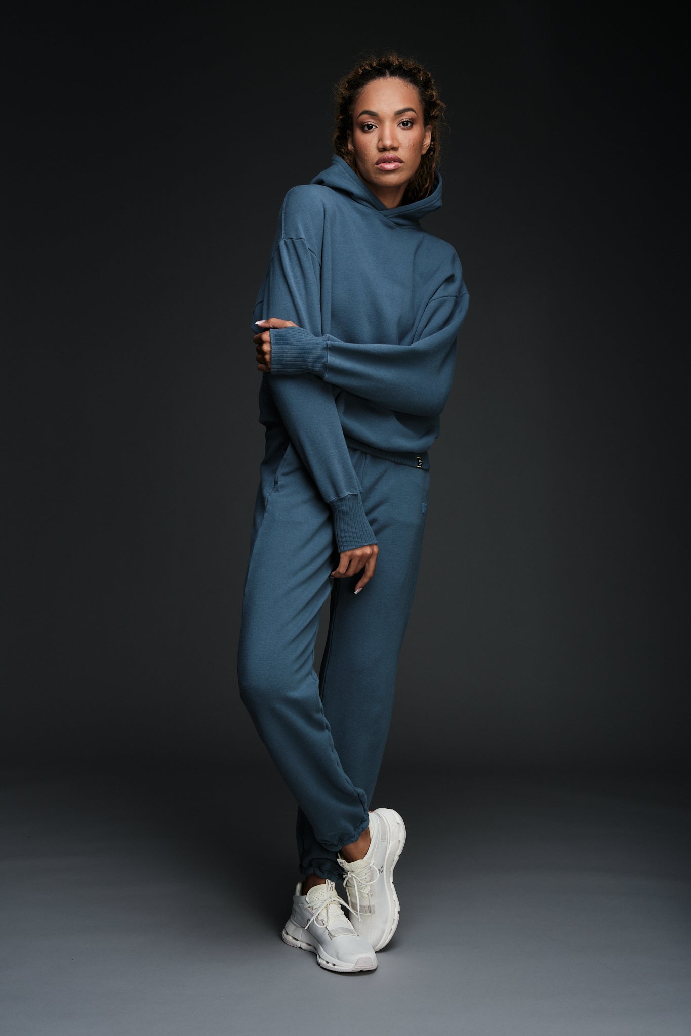 ALIGNED PULLOVER HOODIE