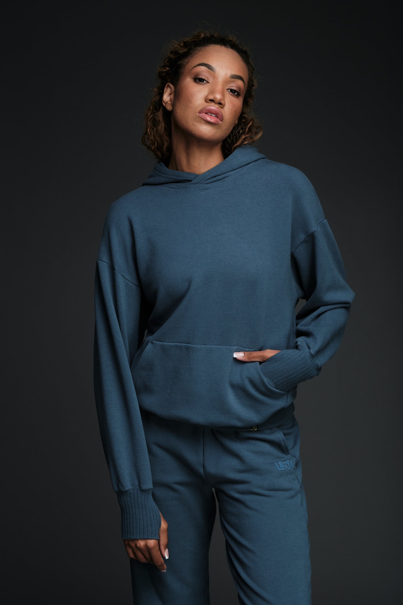 ALIGNED PULLOVER HOODIE