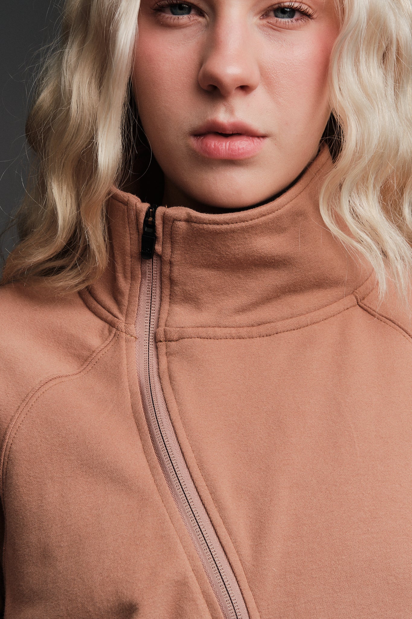 FLOW FULL ZIP MOCK NECK