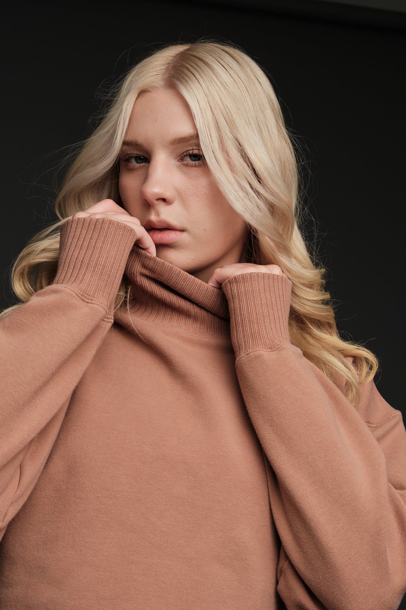 ALIGNED CROPPED COWL