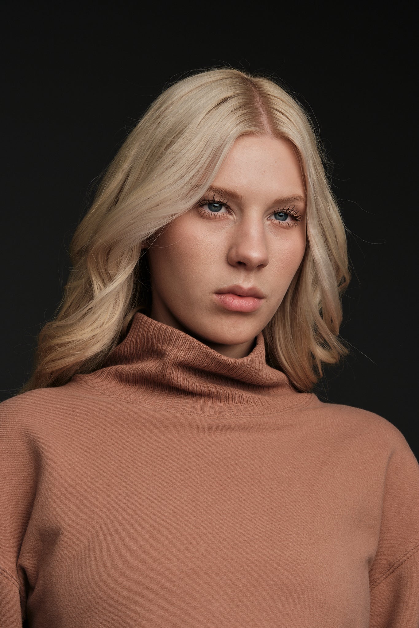 ALIGNED CROPPED COWL
