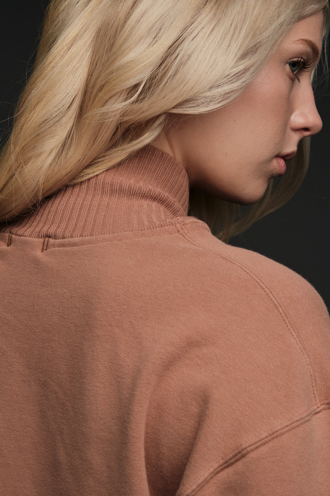 ALIGNED CROPPED COWL