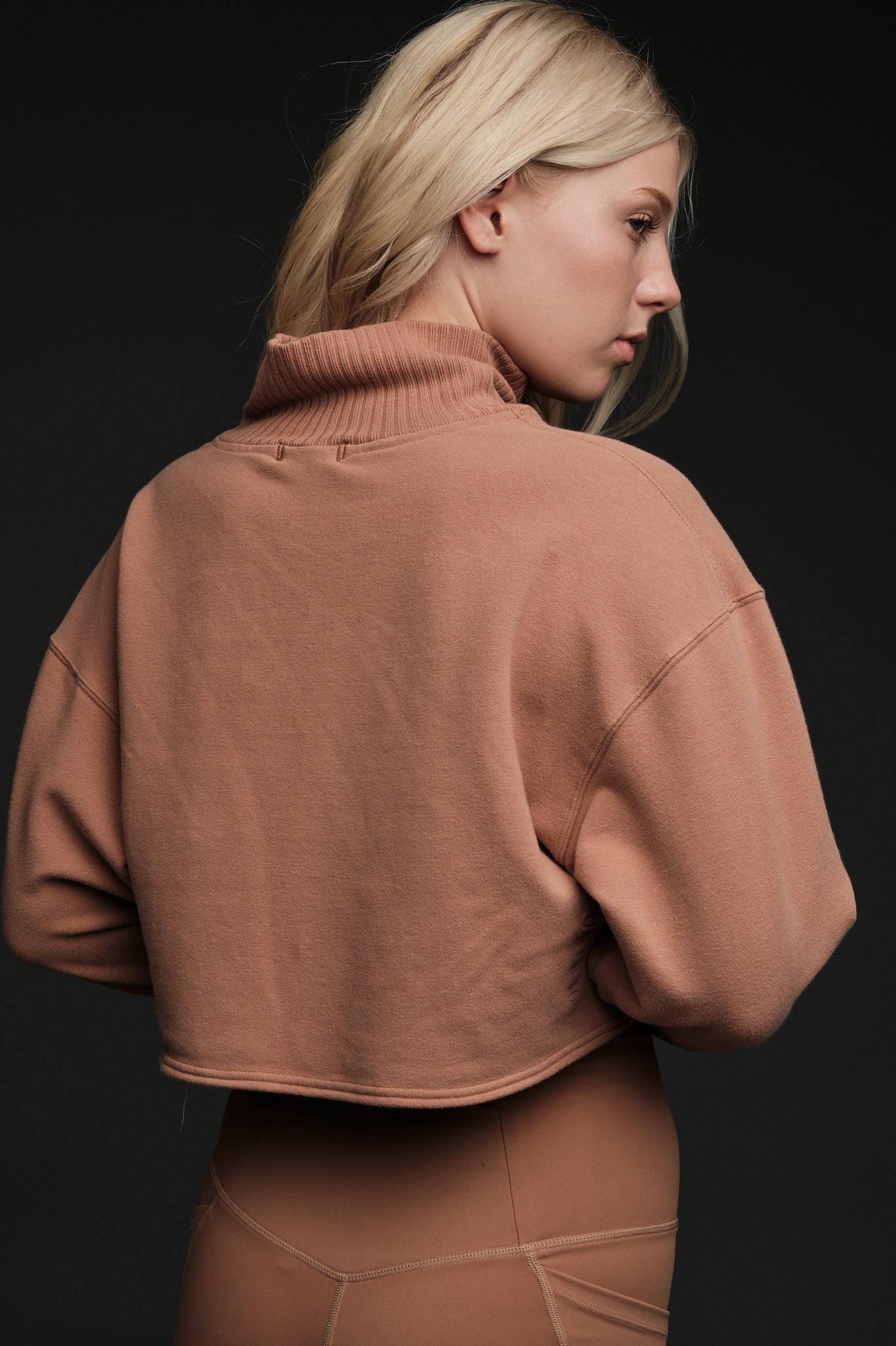 ALIGNED CROPPED COWL